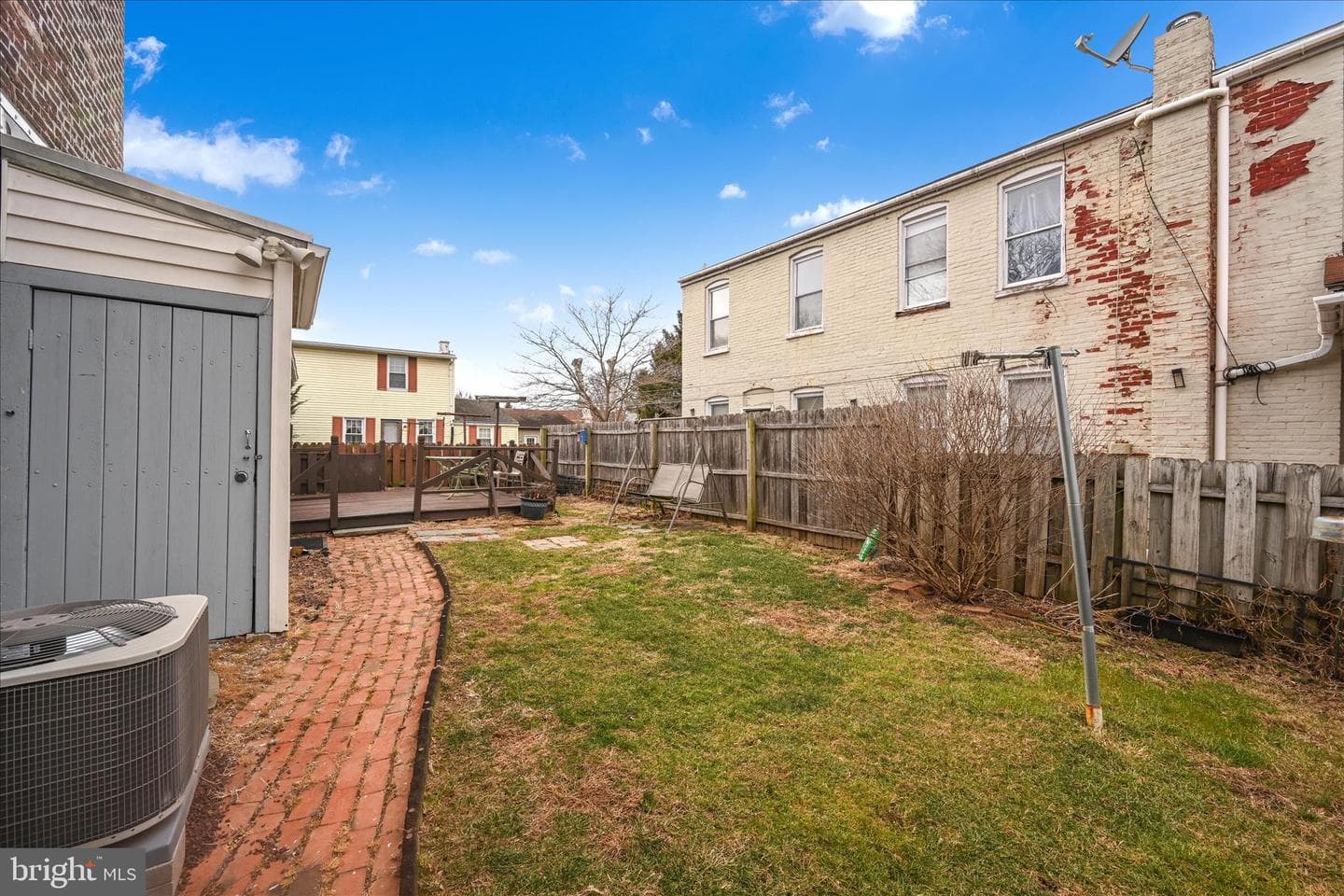 240 Laurel Street photo 29
