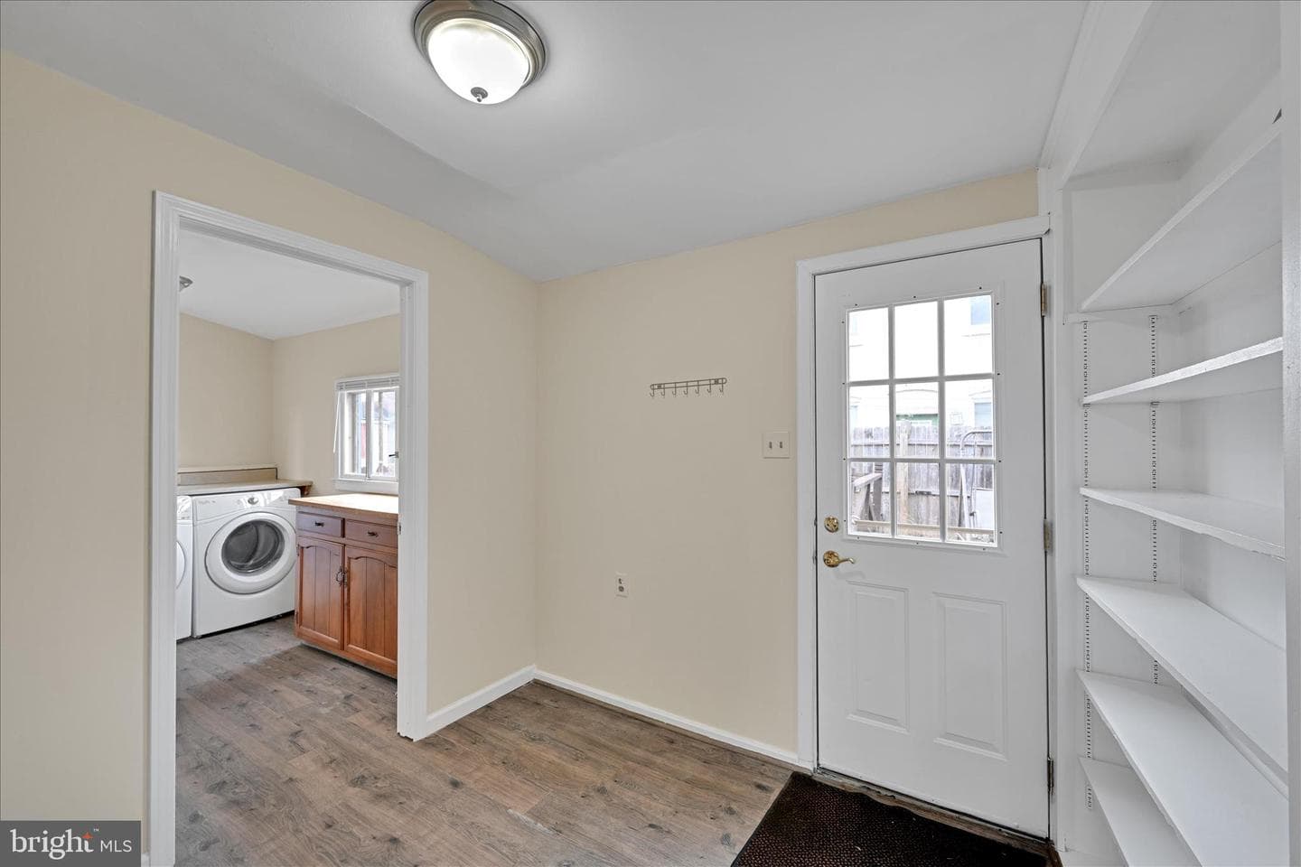 240 Laurel Street photo 8
