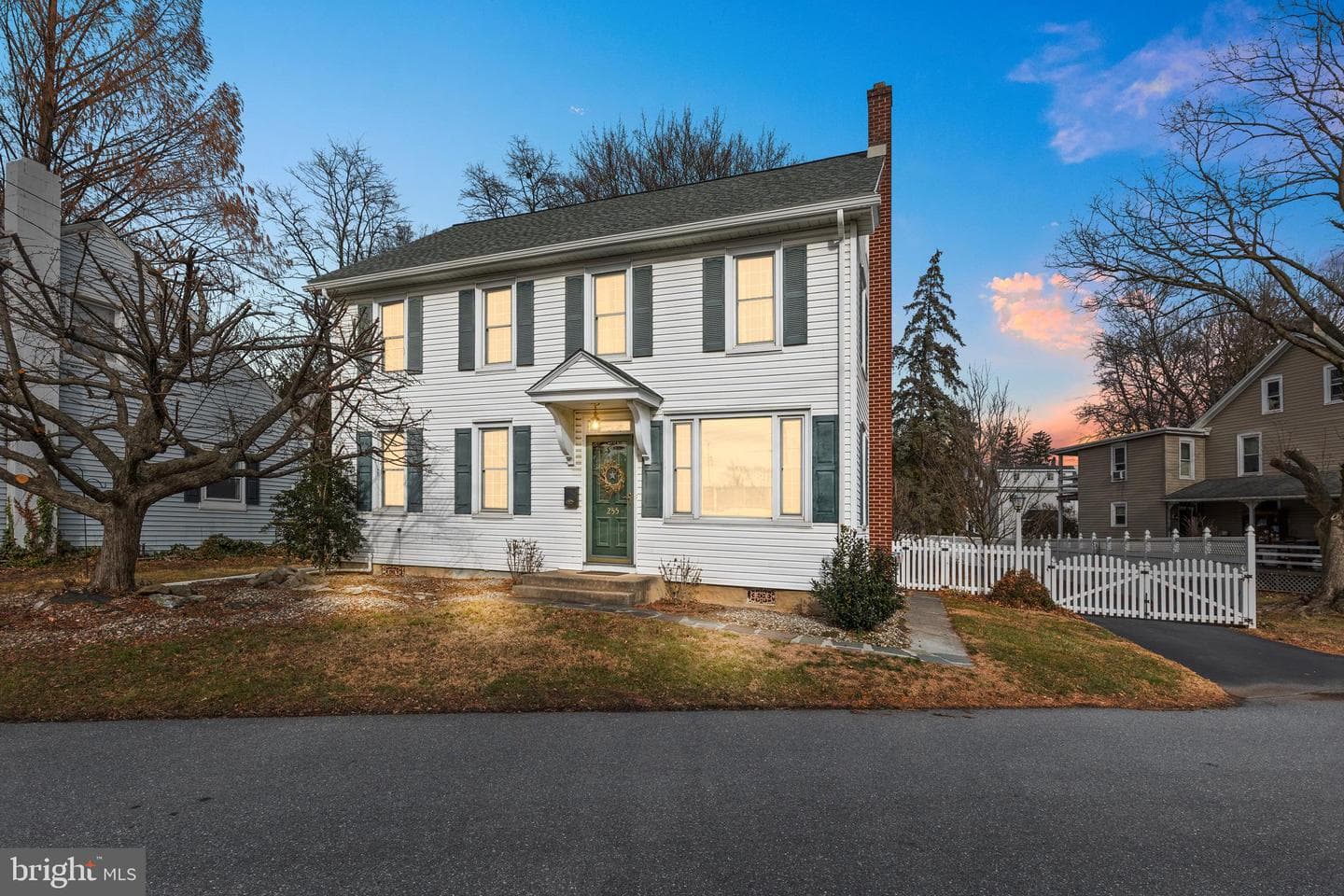 255 Elizabeth Street photo 2