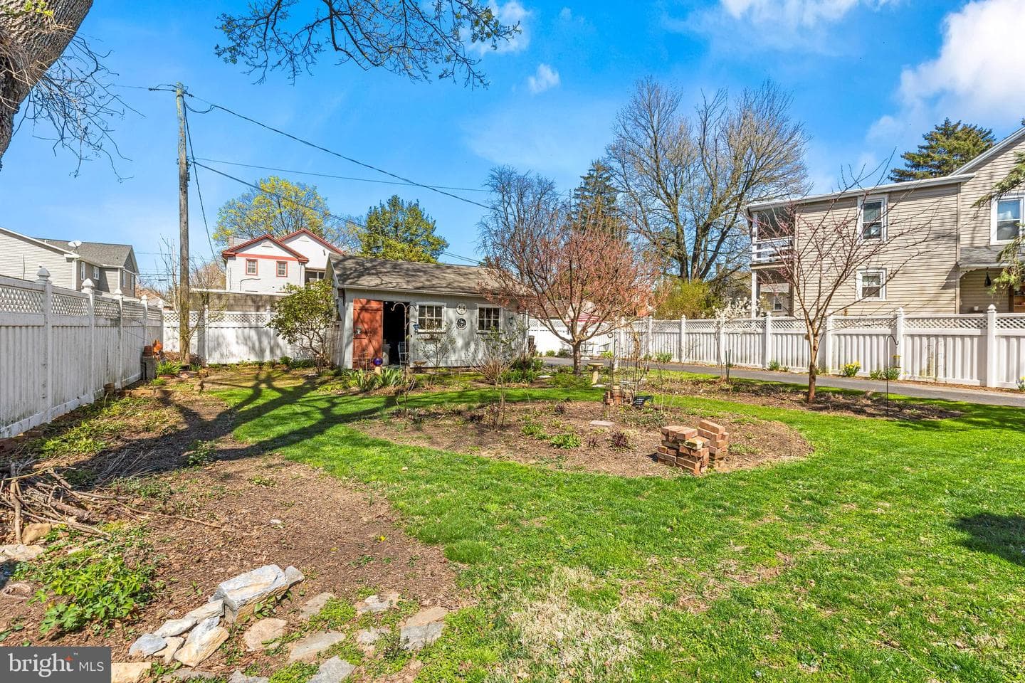 255 Elizabeth Street photo 40