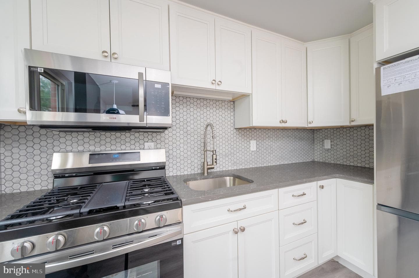 870 Hilton Drive photo 3