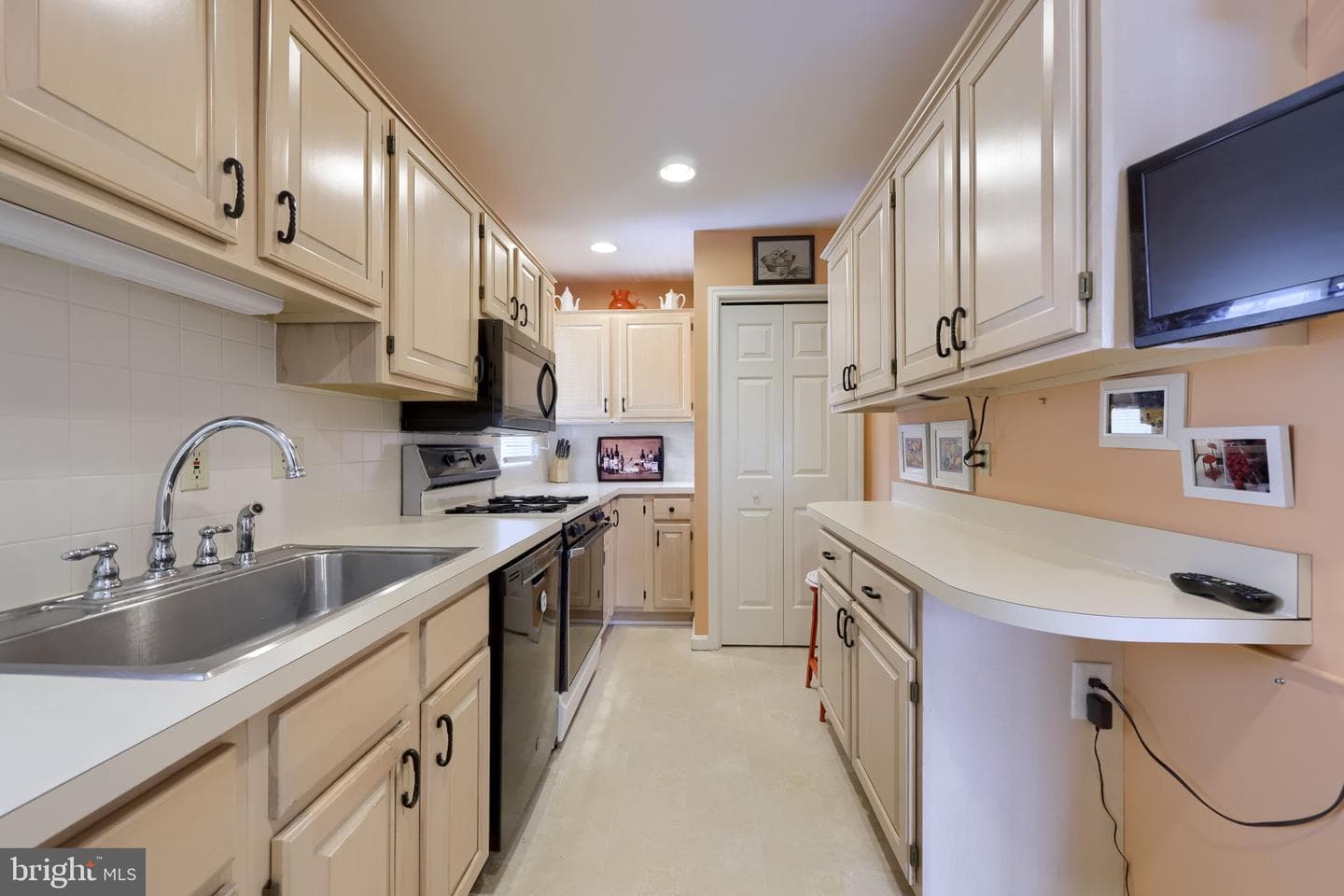 3 Amberley Way photo 3