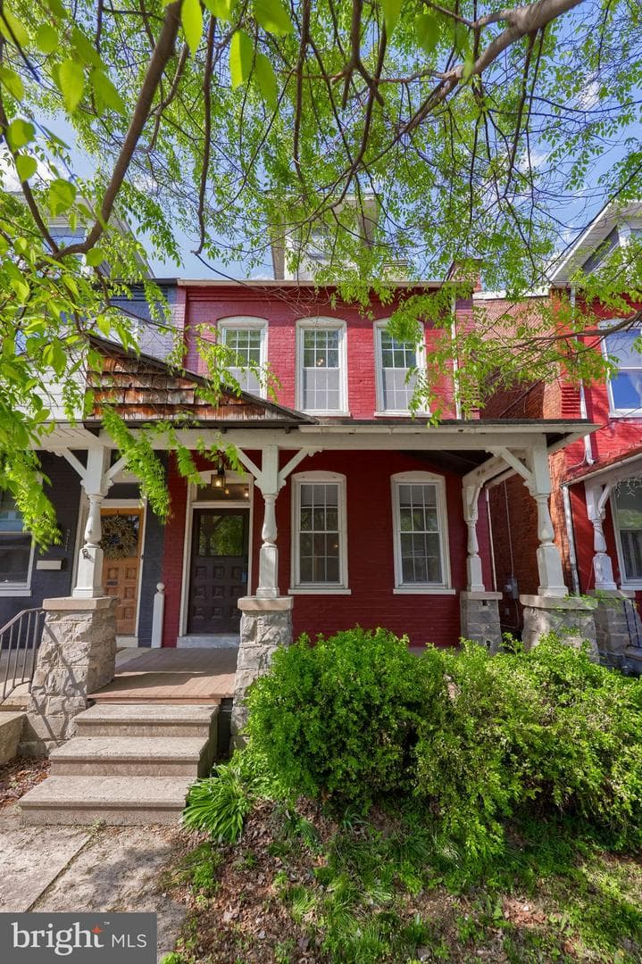 213 E Ross Street photo 2