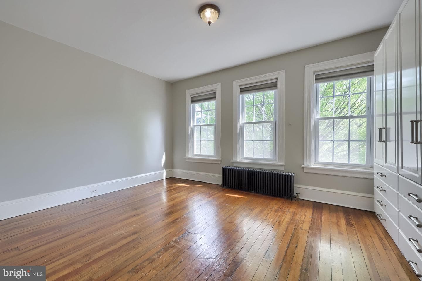 213 E Ross Street photo 37