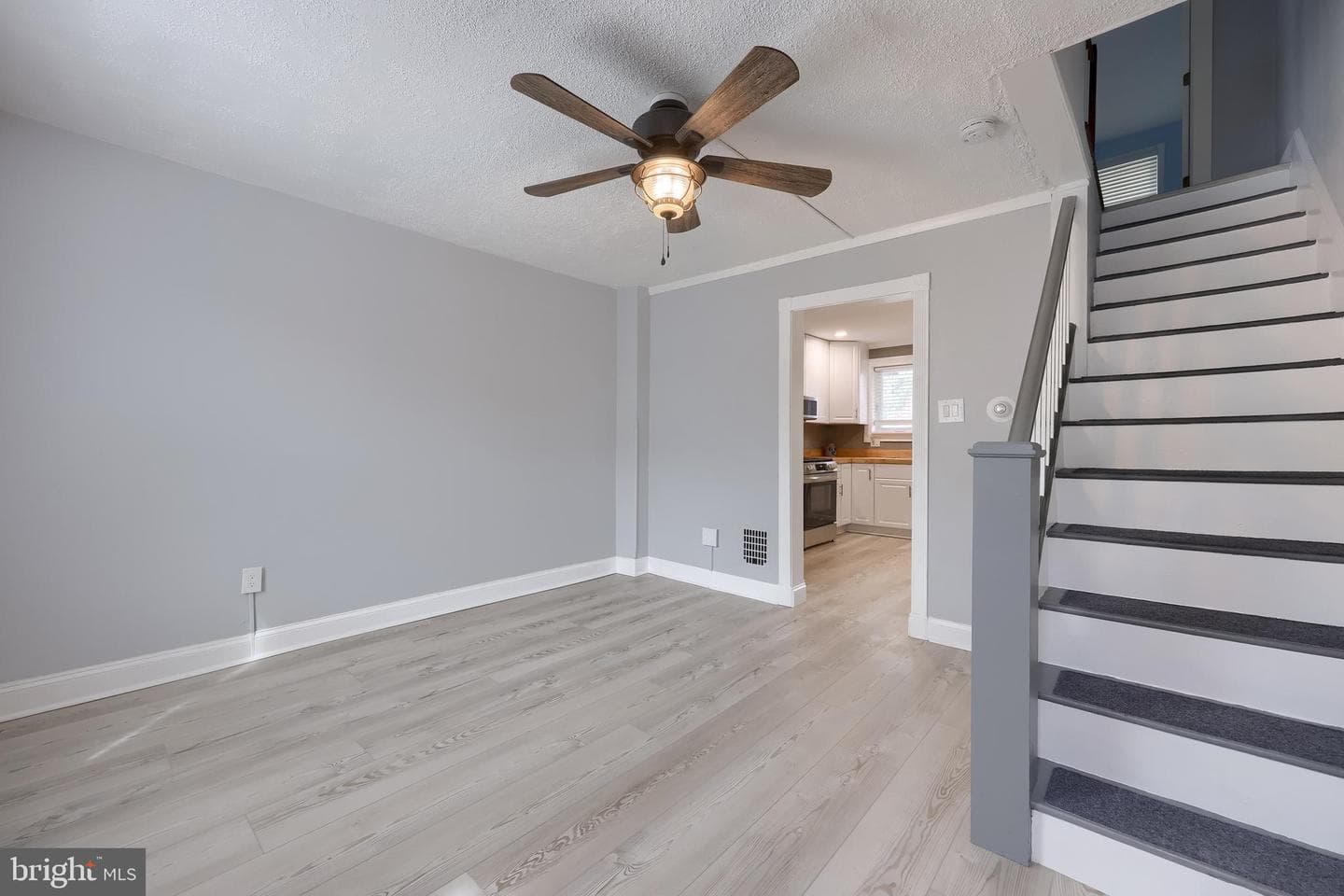 587 Zook Avenue photo 3