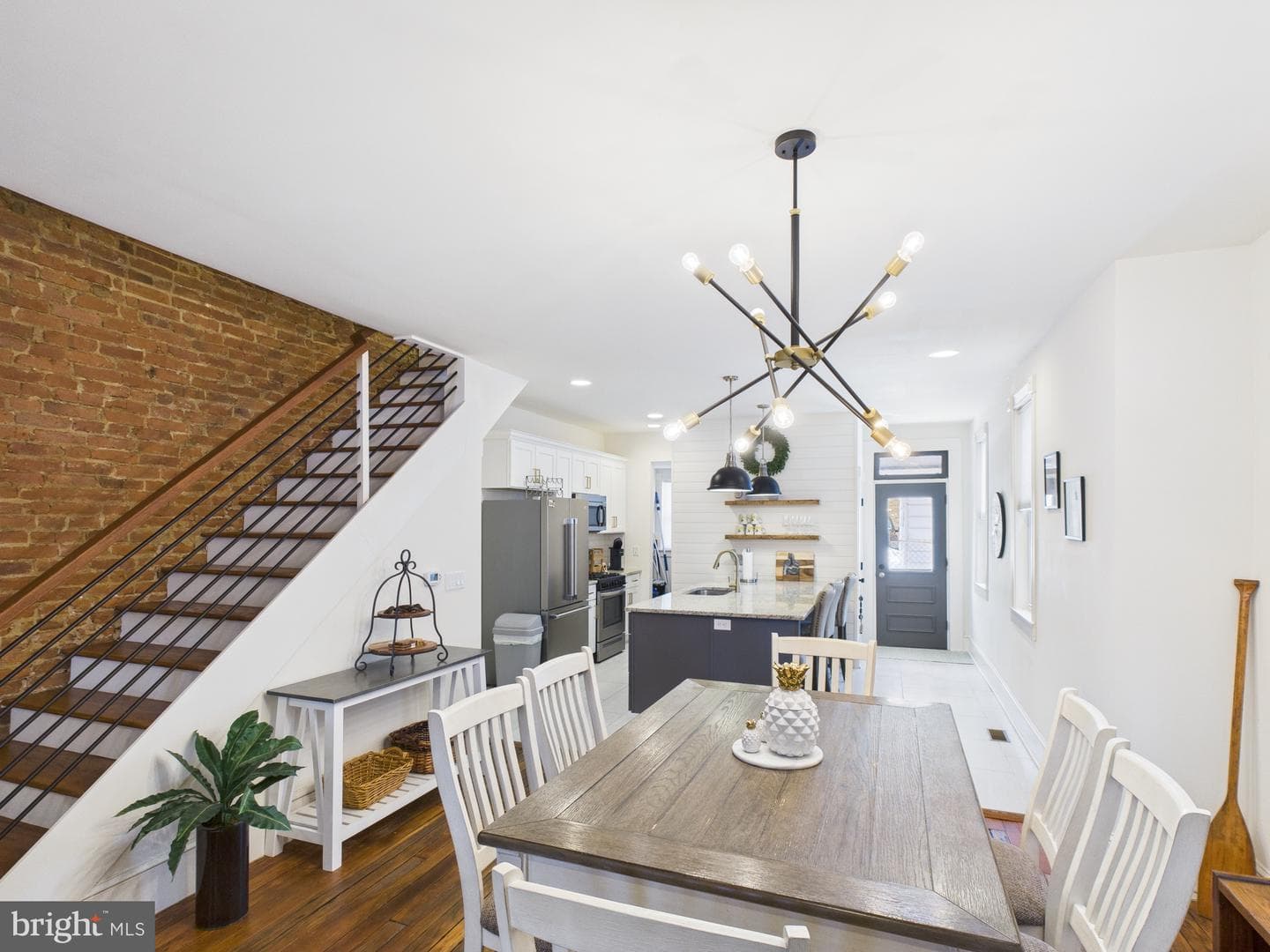 305 W Lemon Street photo 6