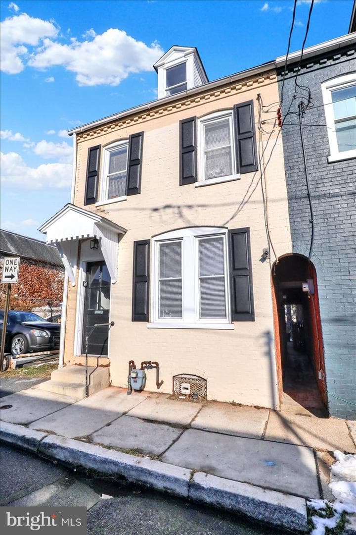623 Bay Street photo 3