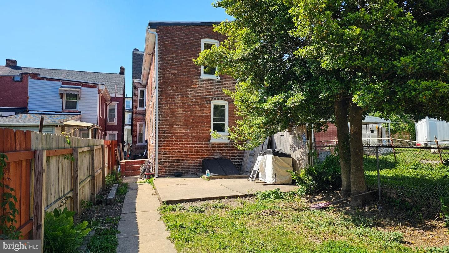 332 Perry Street photo 27