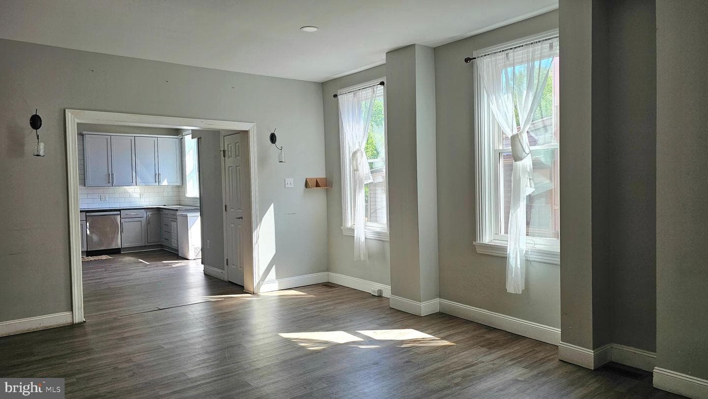 332 Perry Street photo 4