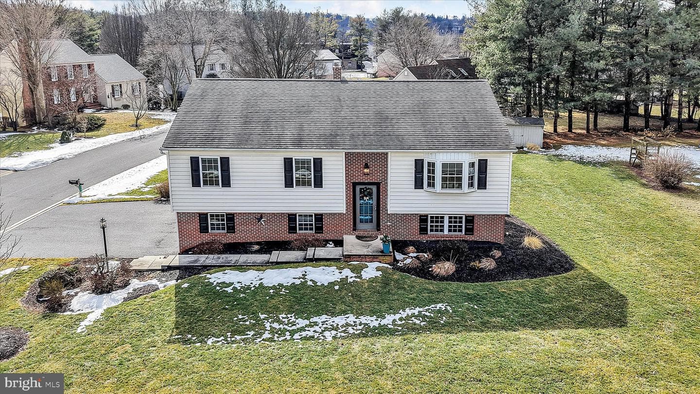 3481 Coronet Avenue photo 2