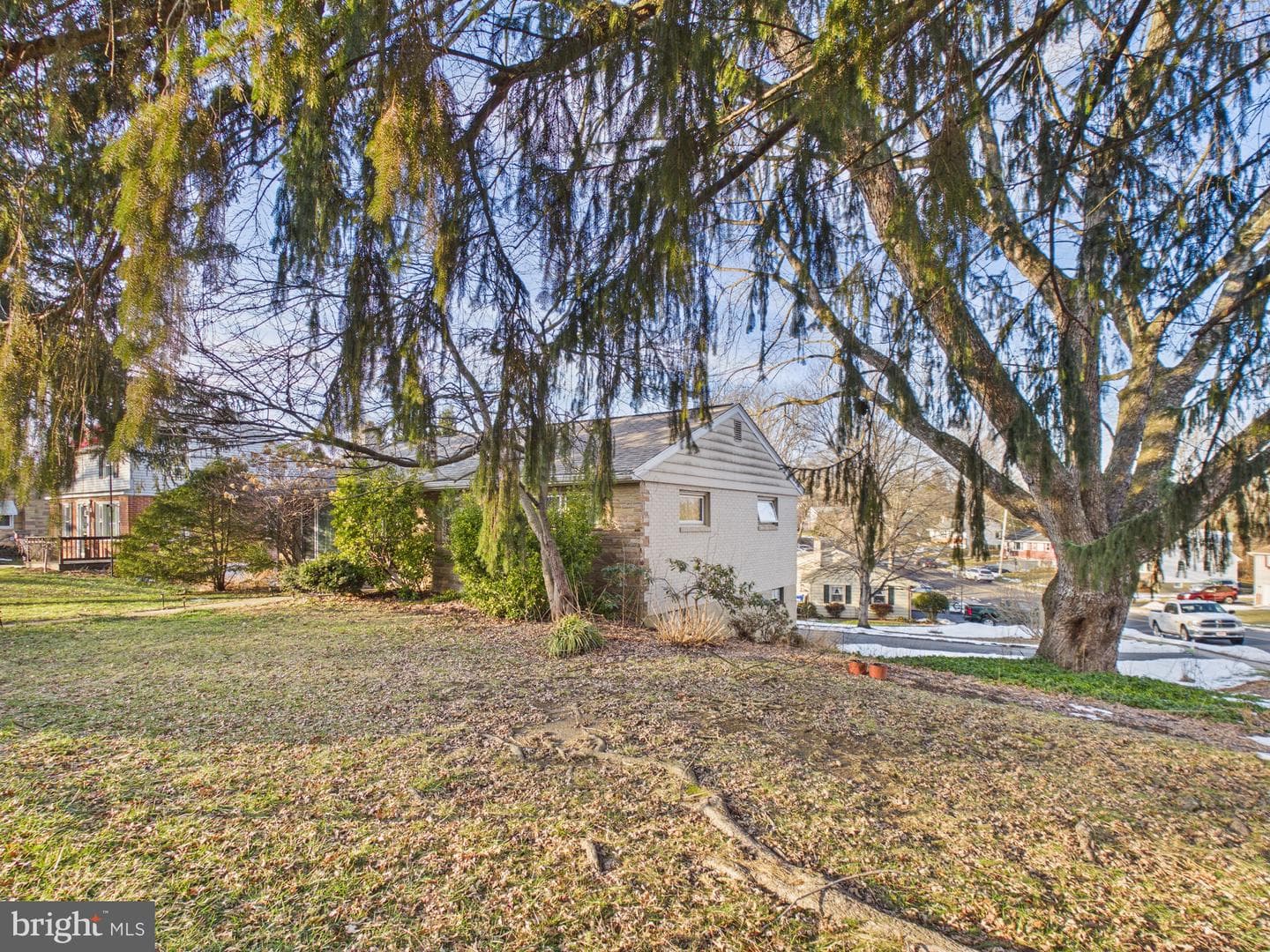 20 Circle Road photo 2