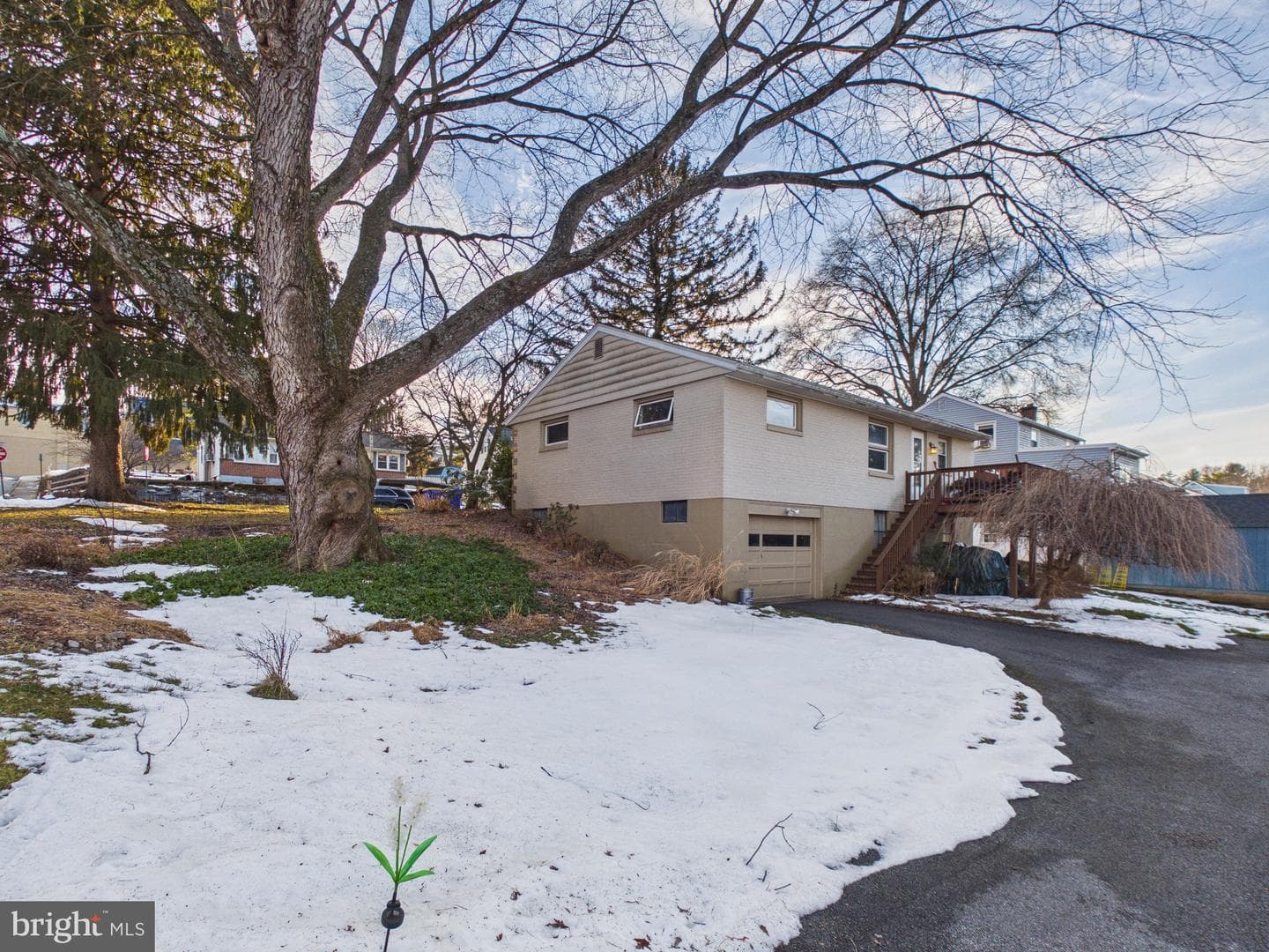 20 Circle Road photo 3