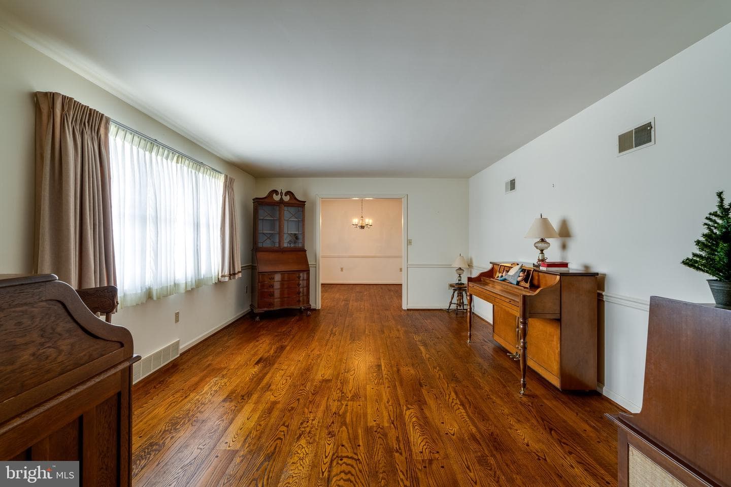 213 Maple Avenue photo 5