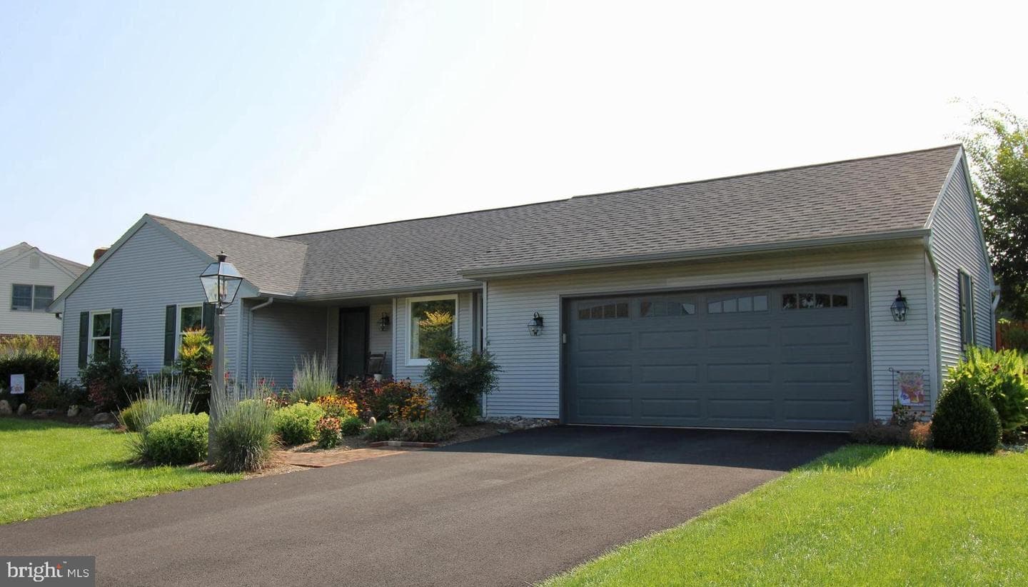 923 Jade Avenue photo 2