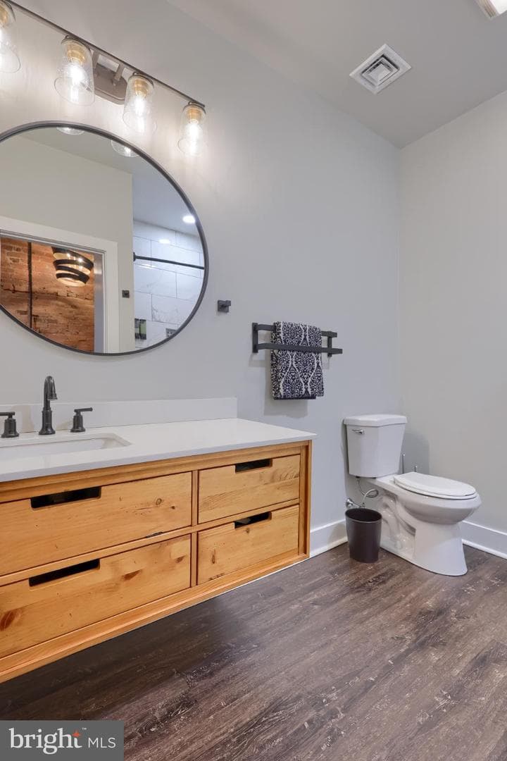 350 E Chestnut Street photo 37
