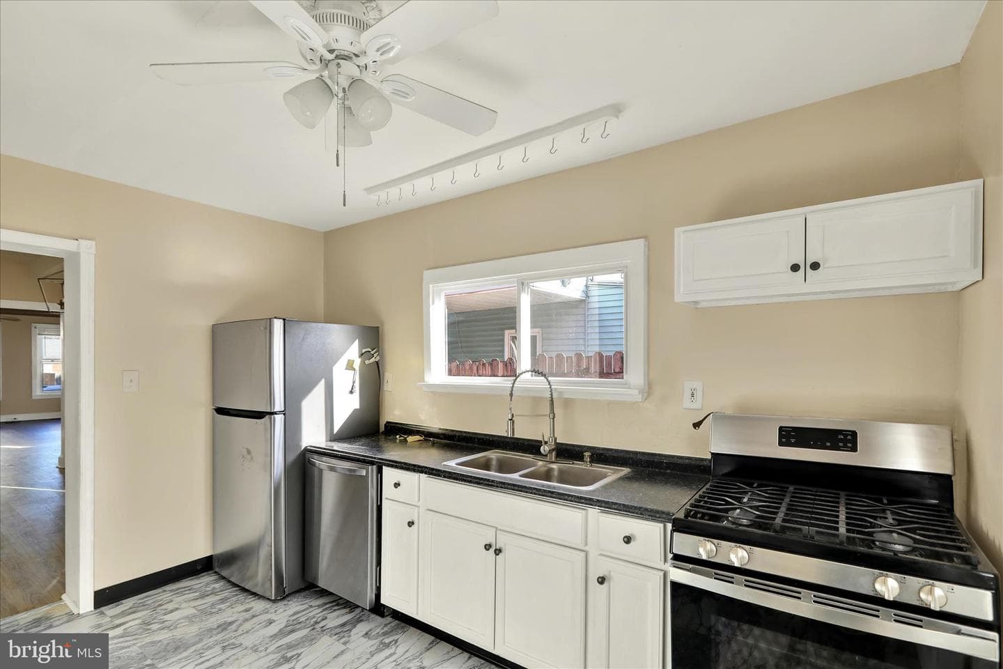 832 Houston Street photo 22