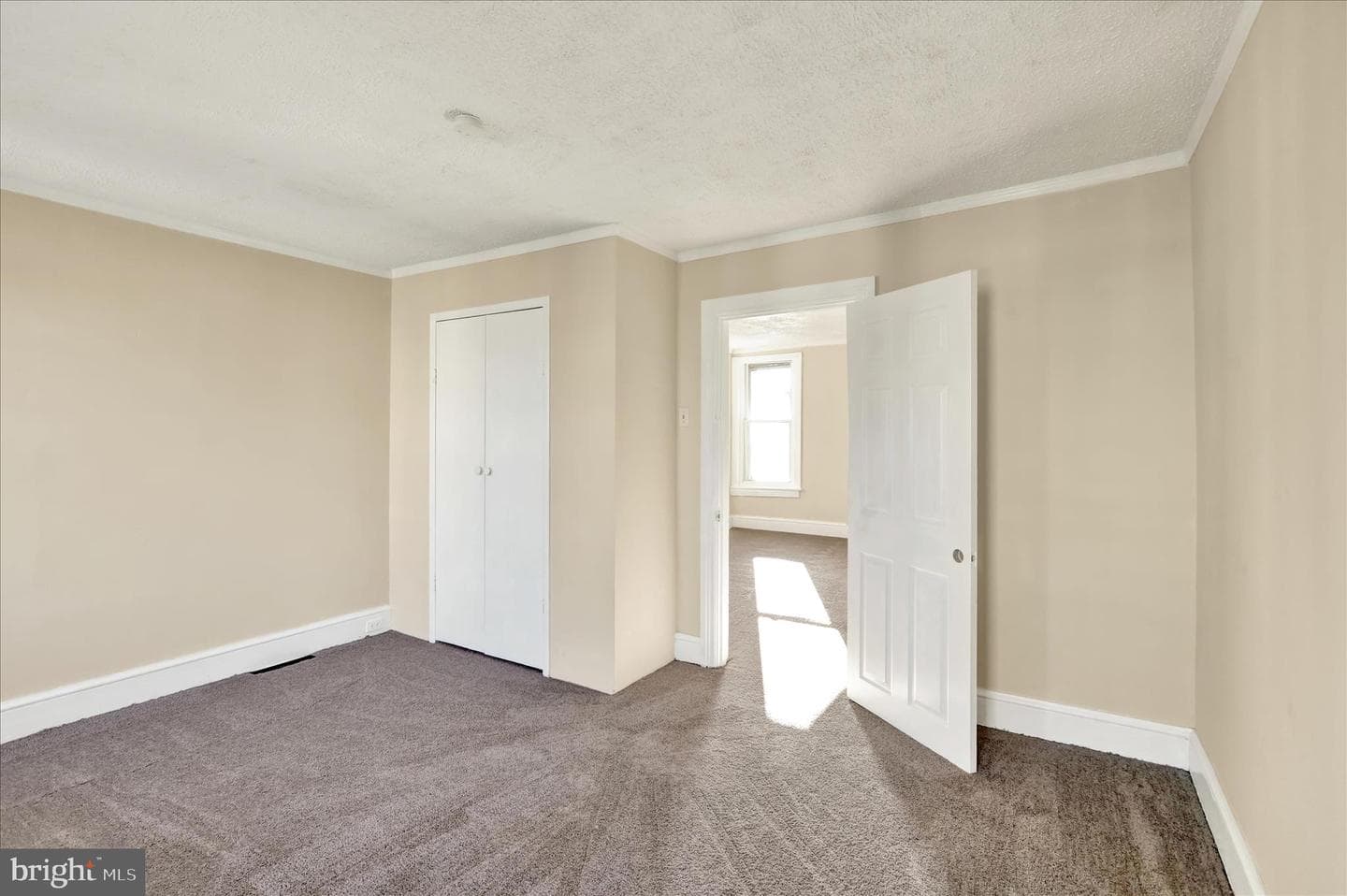 832 Houston Street photo 9