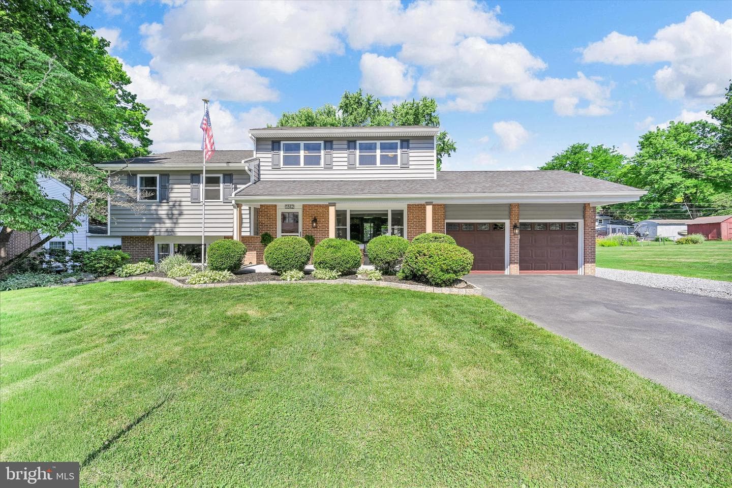 1842 Longview Drive photo 1