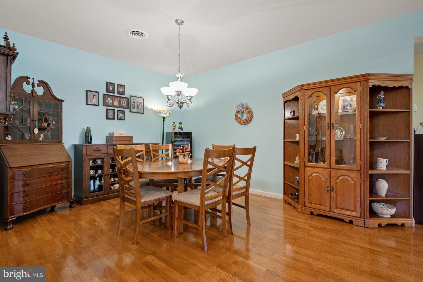 1210 Cantebury Drive photo 5