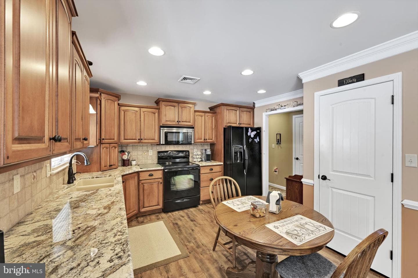 820 Cambridge Drive photo 15