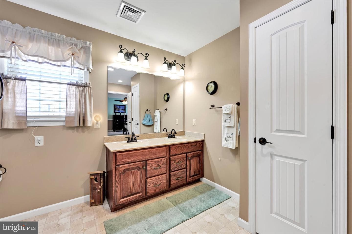 820 Cambridge Drive photo 21