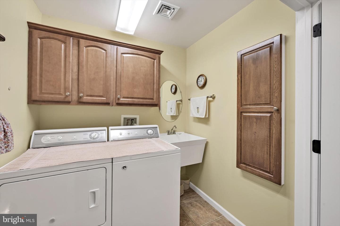 820 Cambridge Drive photo 29