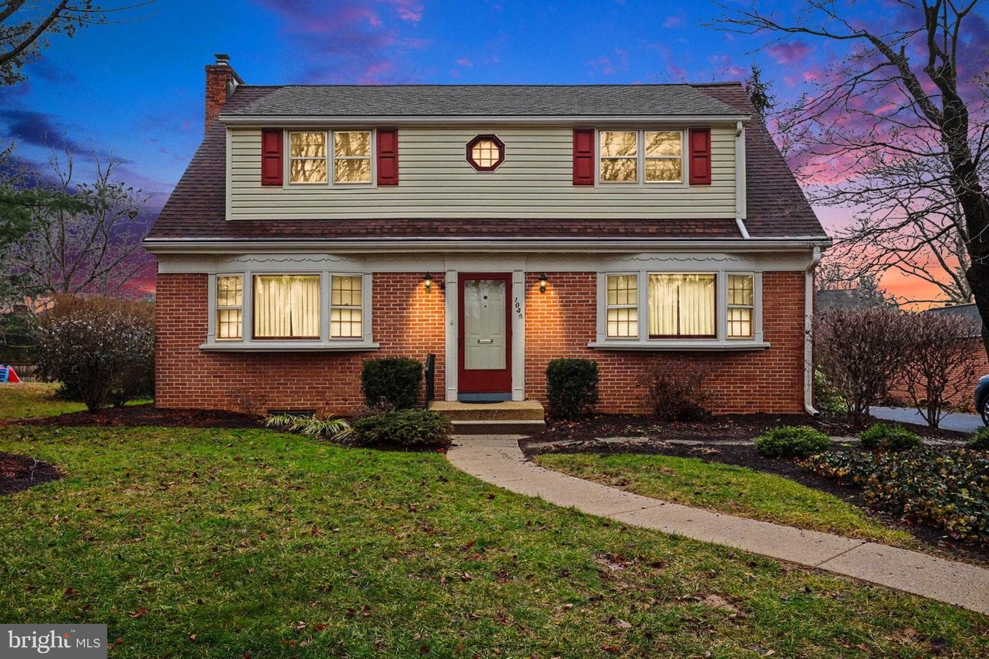 1045 Grandview Boulevard photo 1