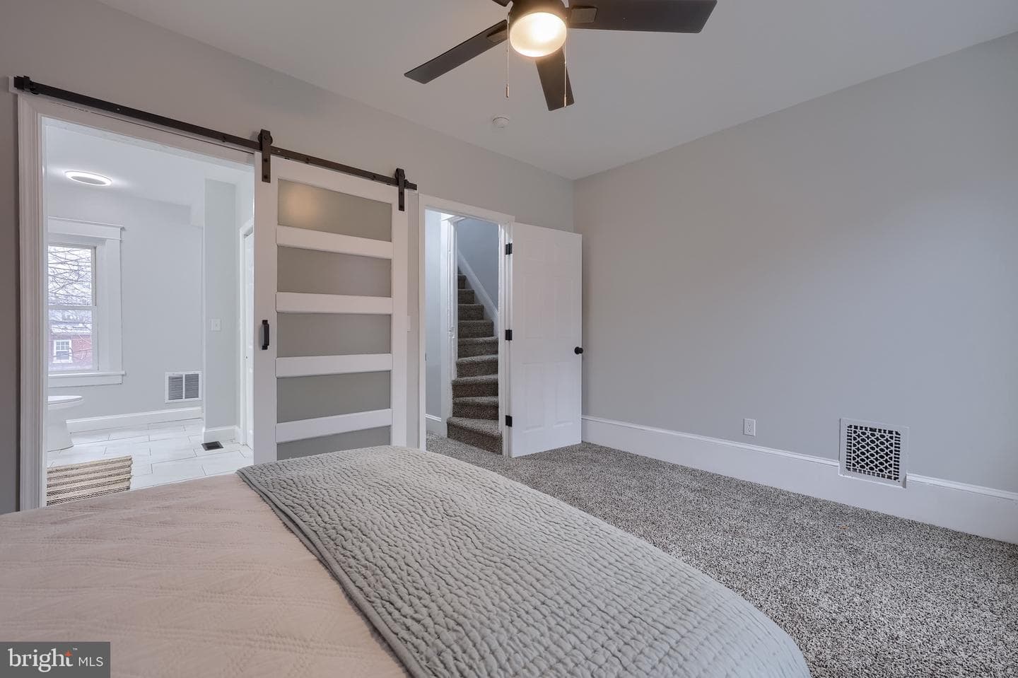 627 E Madison Street photo 16
