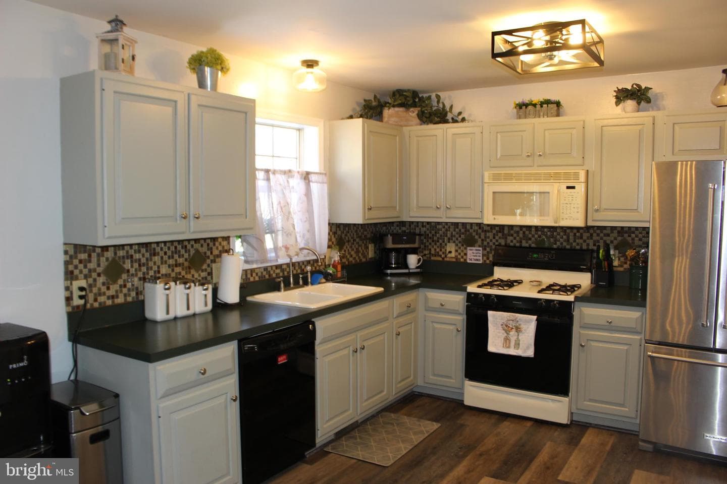 404 Tanger Street photo 5