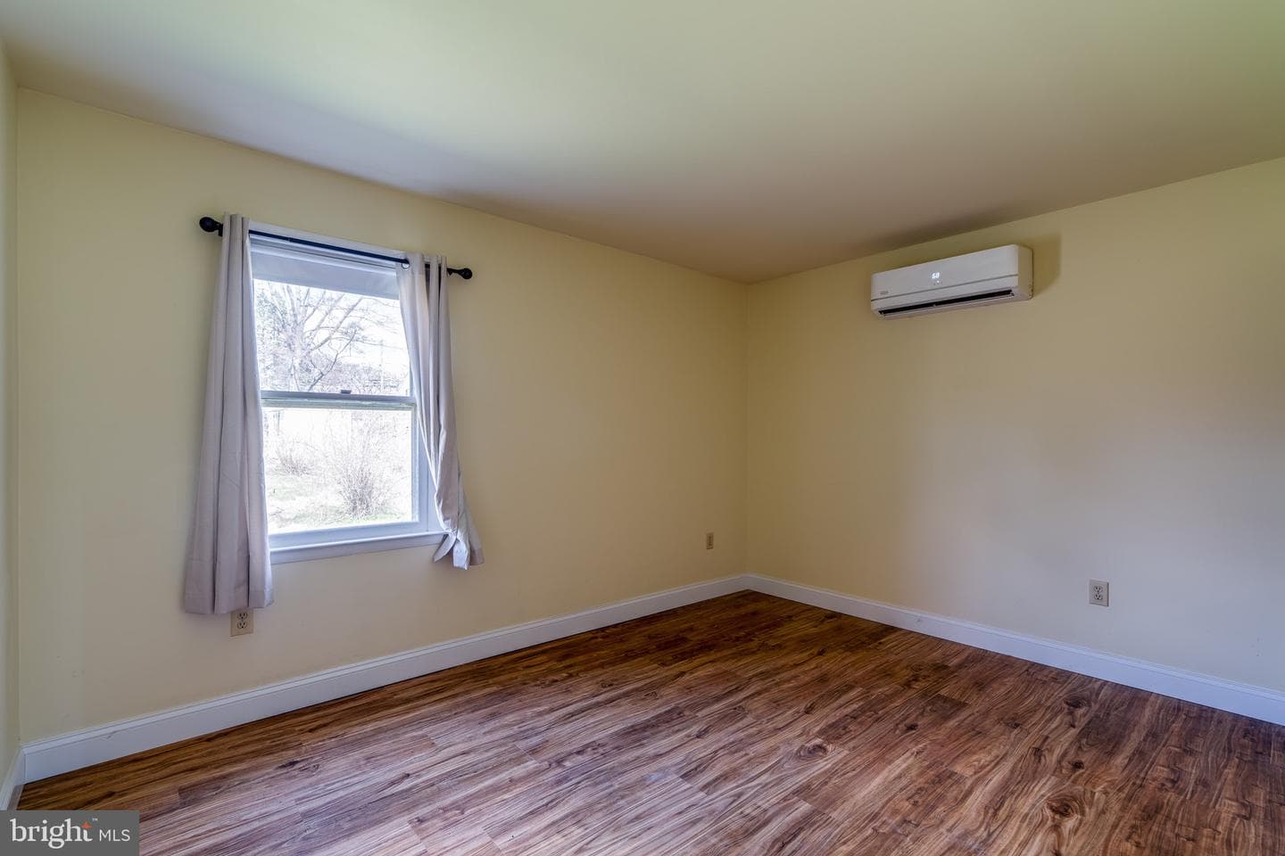533 Martin Avenue photo 19