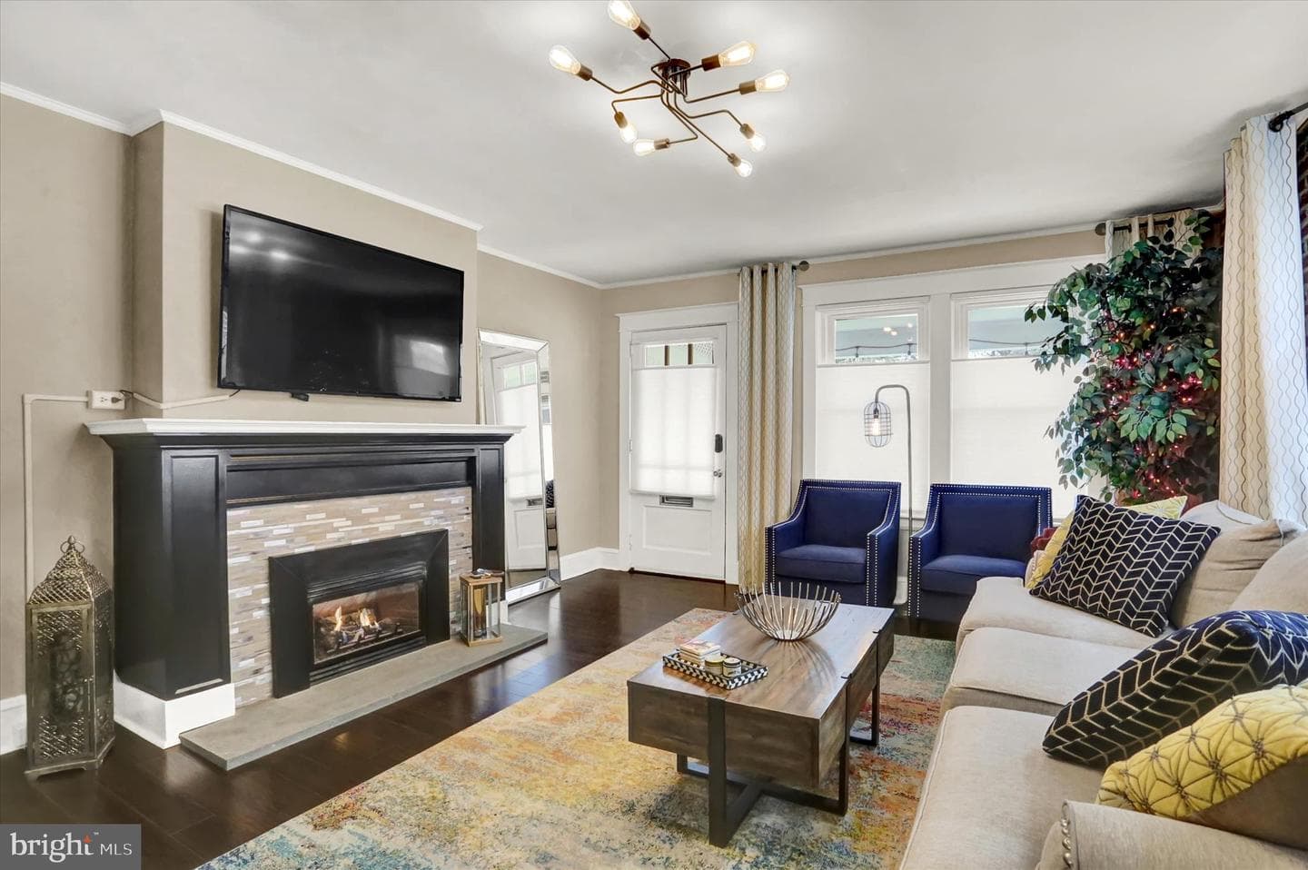 1028 W Clay Street photo 8