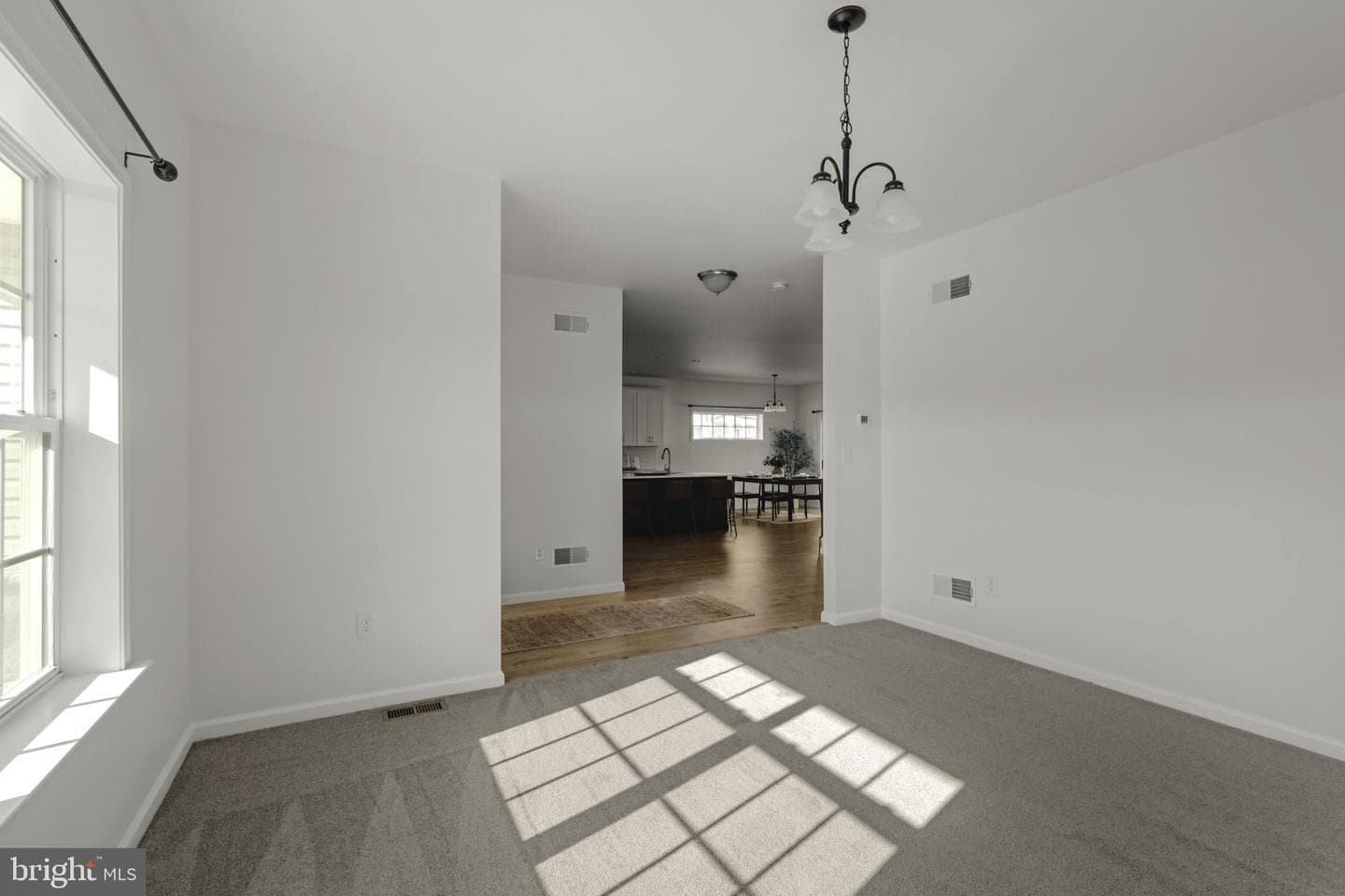 586 Stockdale Drive photo 12