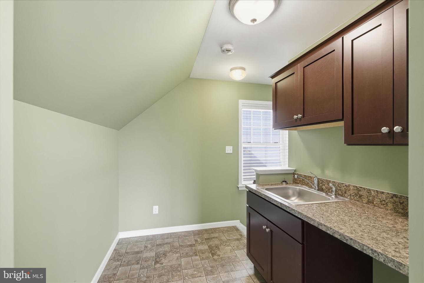 664 Richmond Drive photo 43