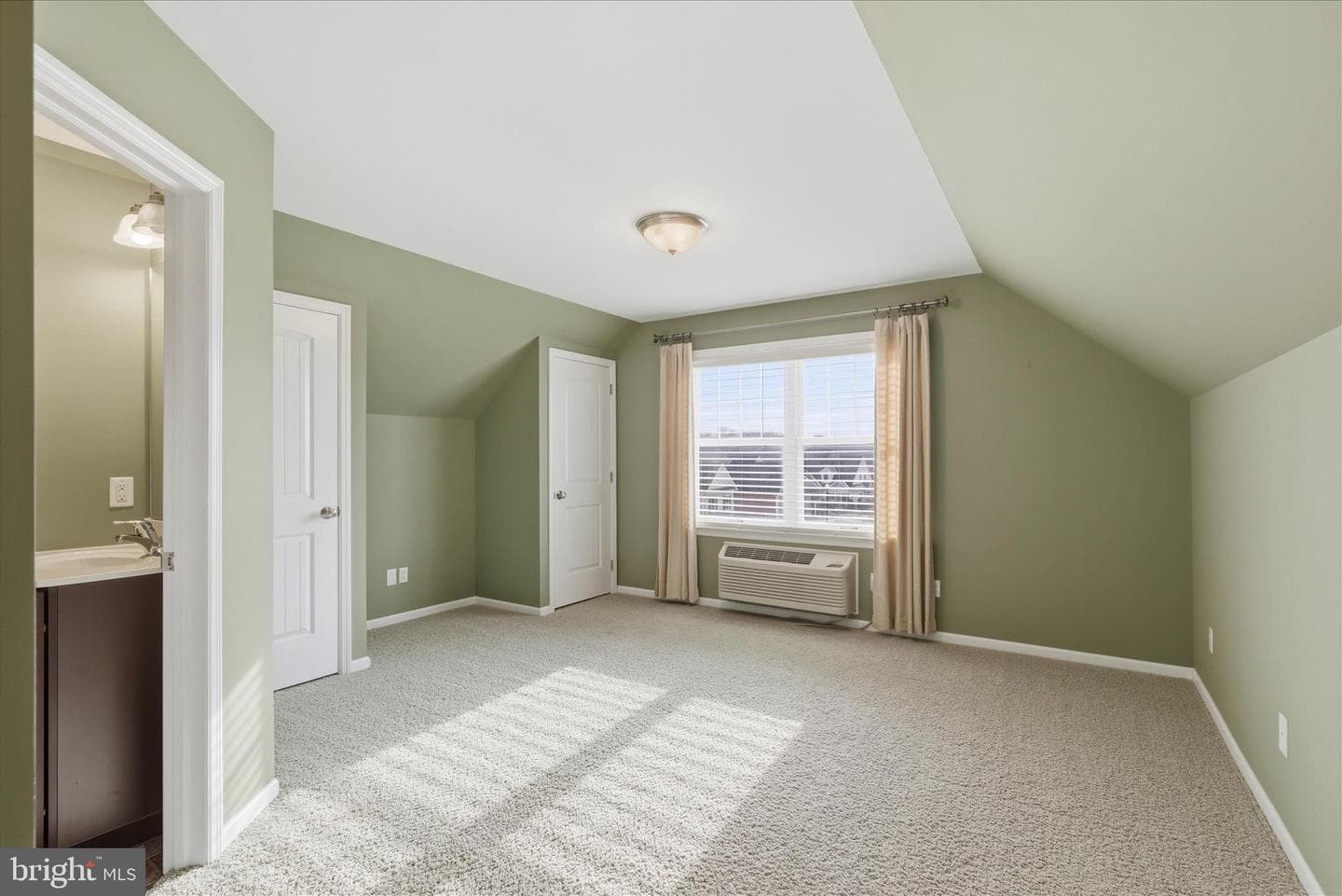 664 Richmond Drive photo 44