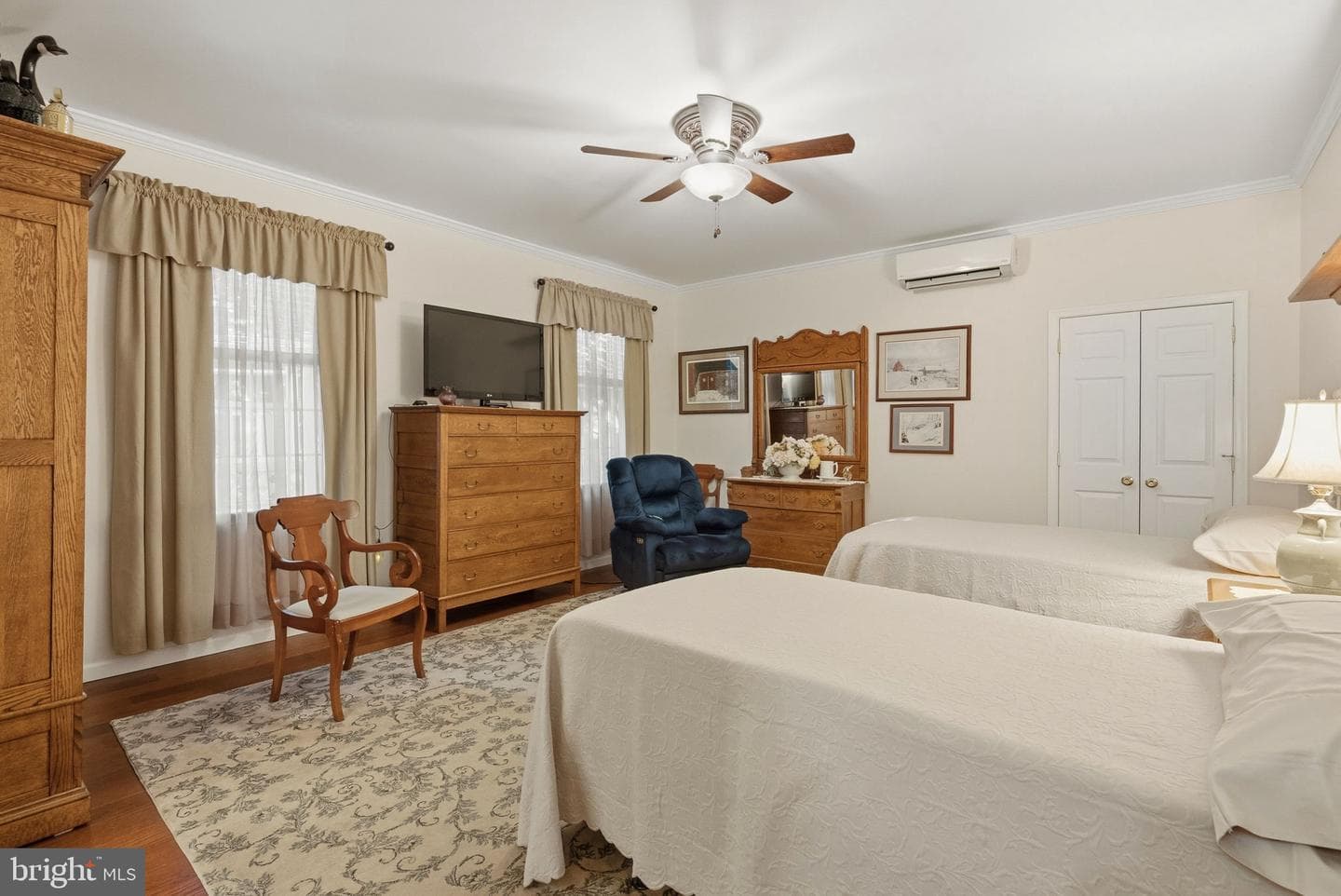 94 Green Lane photo 30