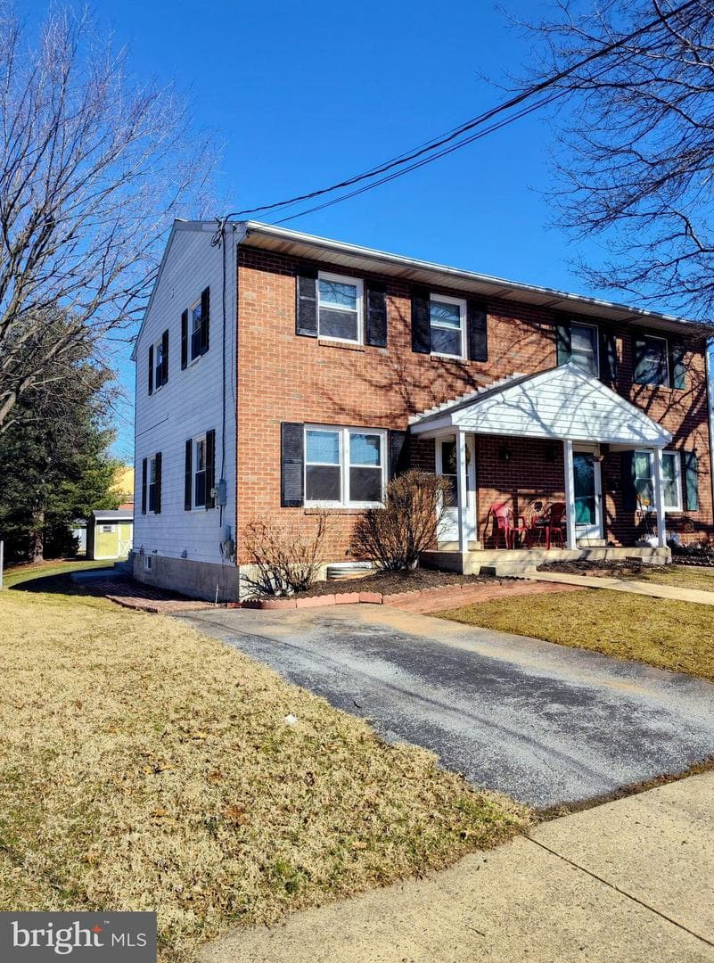 827 S Locust Street photo 3