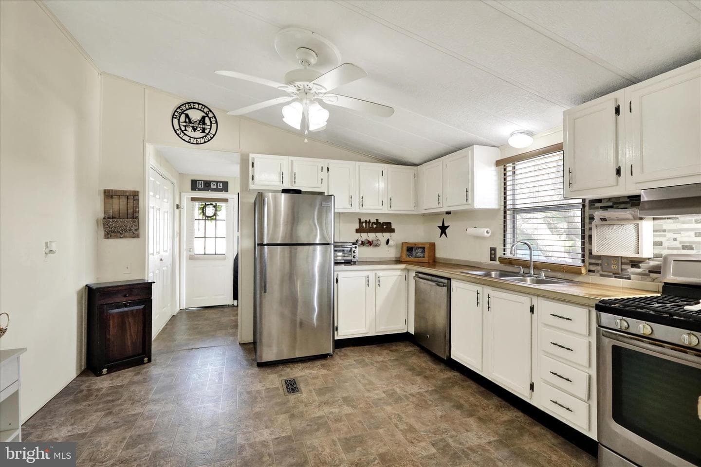 203 Greyfield Drive photo 3