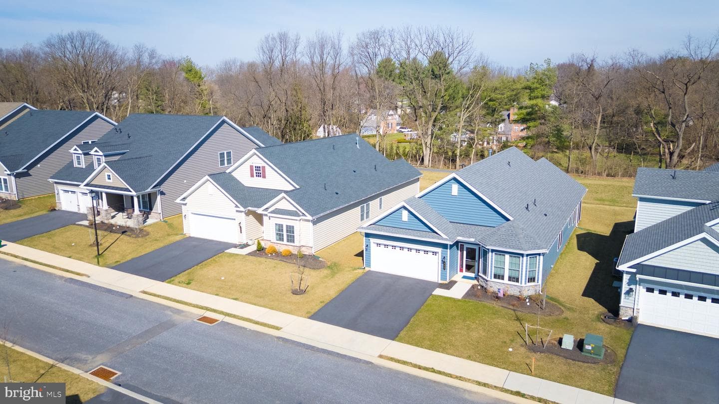 925 Founders Way photo 32