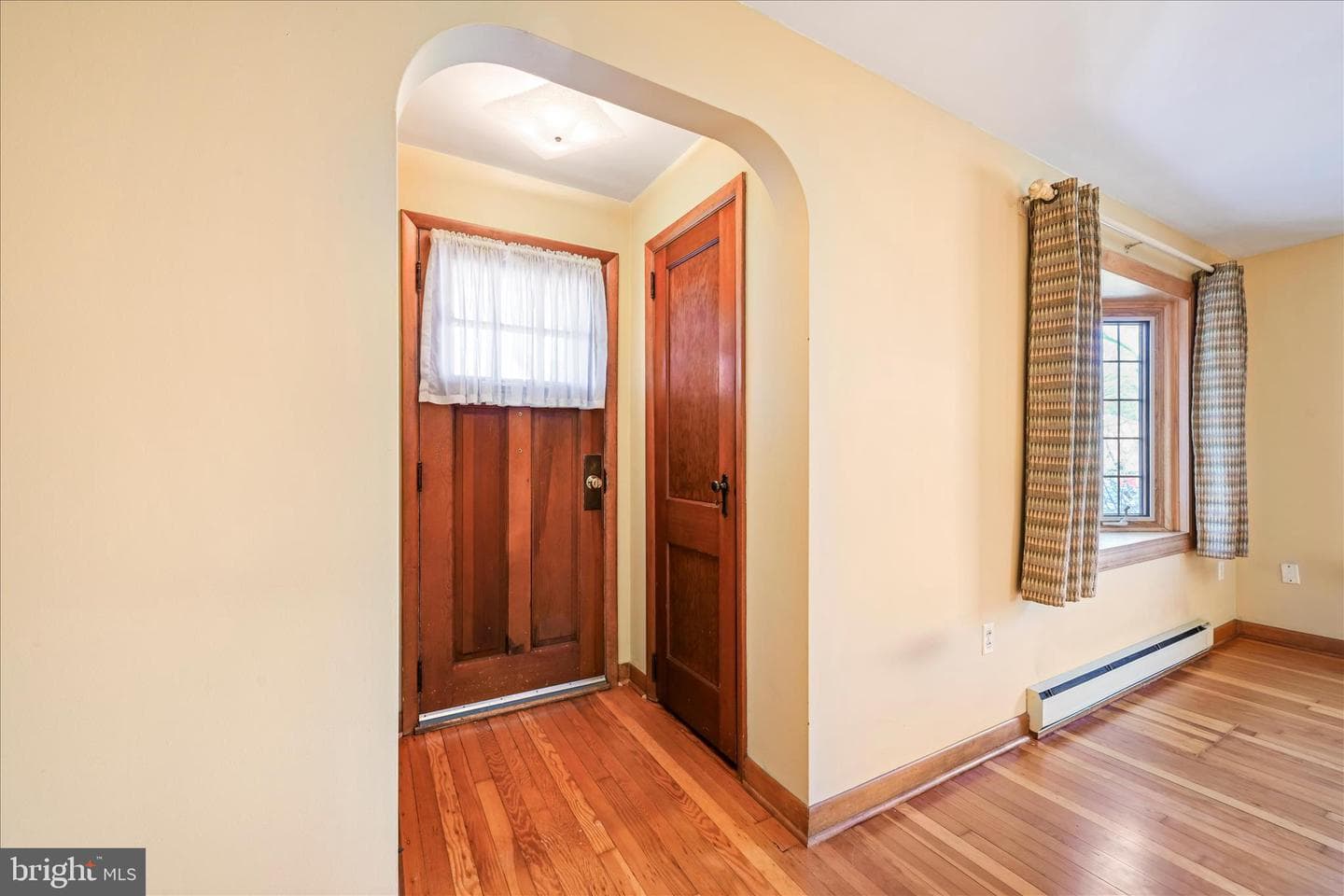 211 Noble Street photo 3
