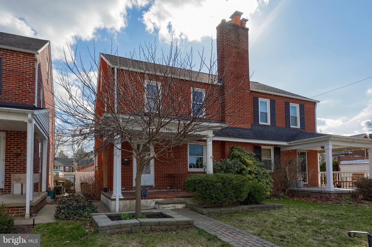 1026 W Ross Street photo 2