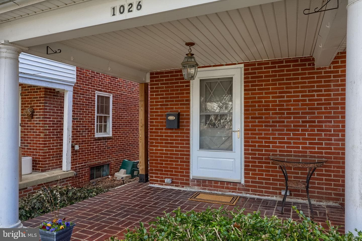 1026 W Ross Street photo 4