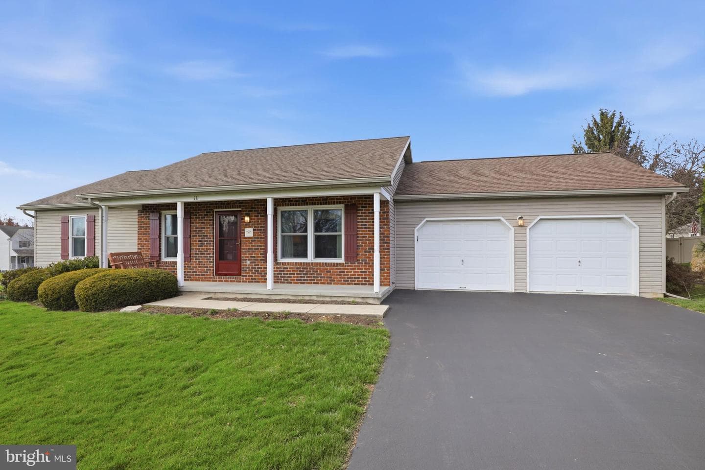 111 Farmingdale Lane photo 2