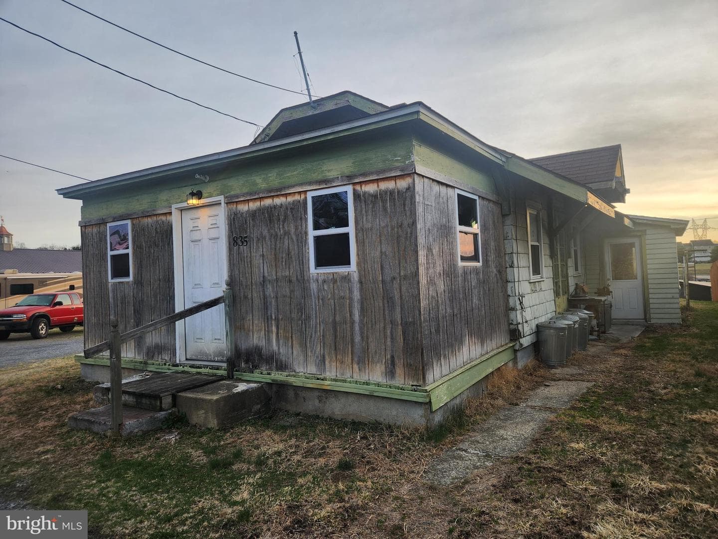 835 Conestoga Avenue photo 2
