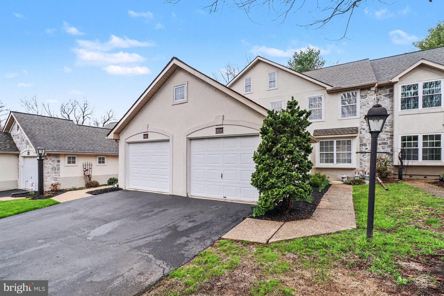 606 Crestgate Place