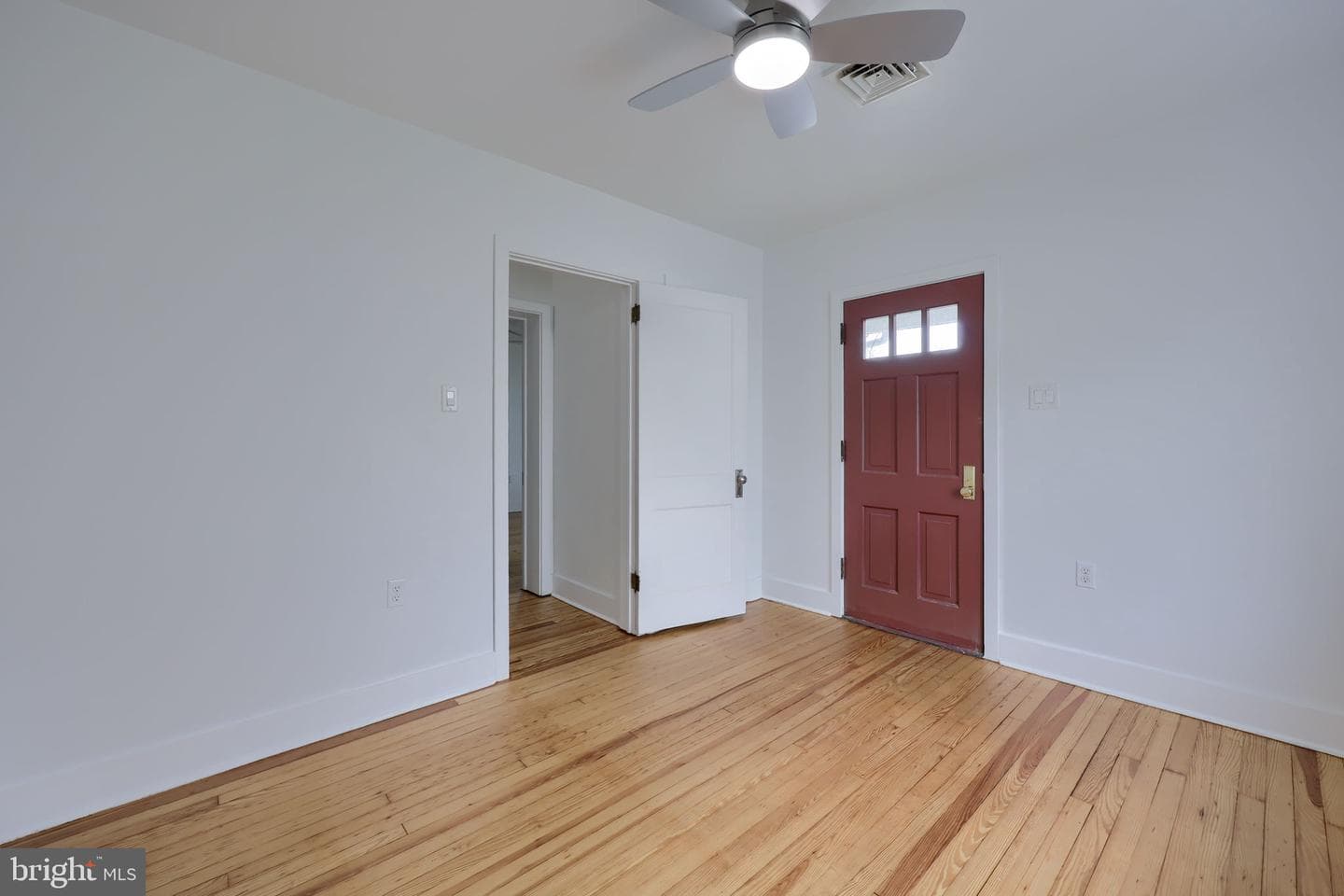 120 N Locust Street photo 23