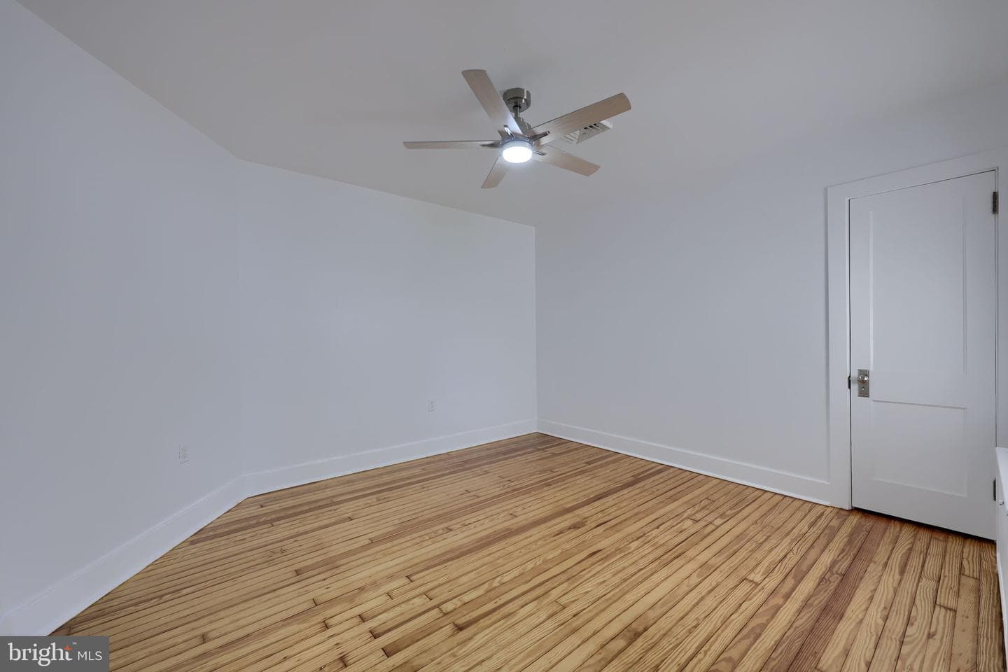 120 N Locust Street photo 24