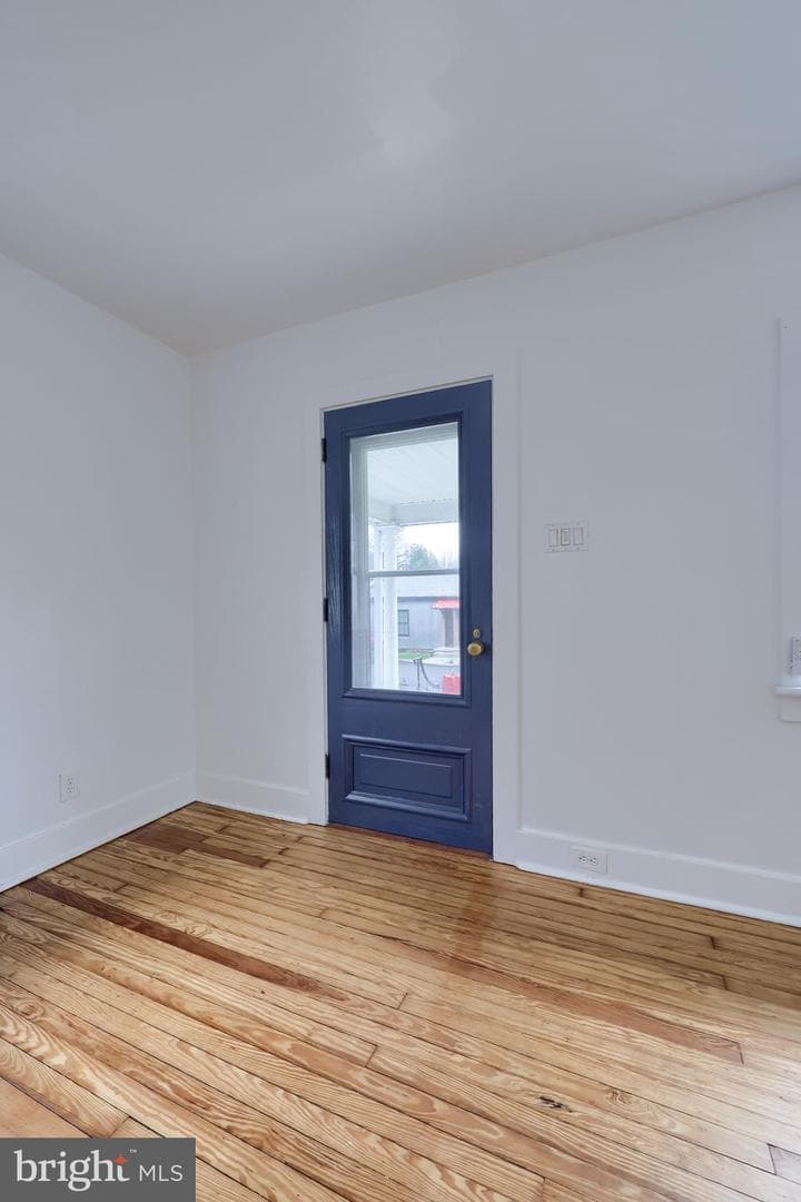 120 N Locust Street photo 4