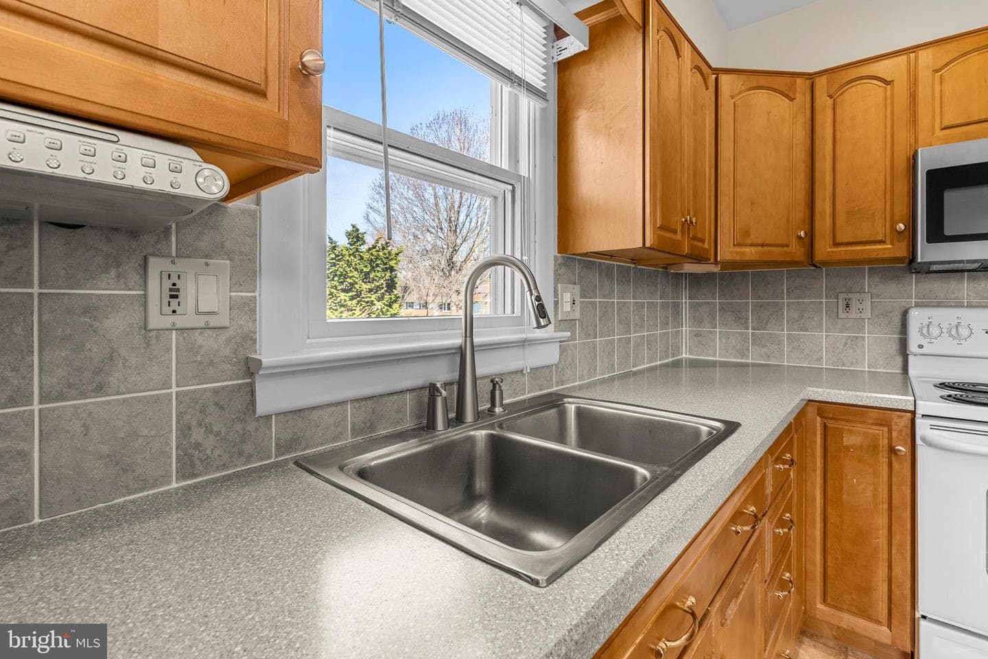 6260 Jeanette Drive photo 7