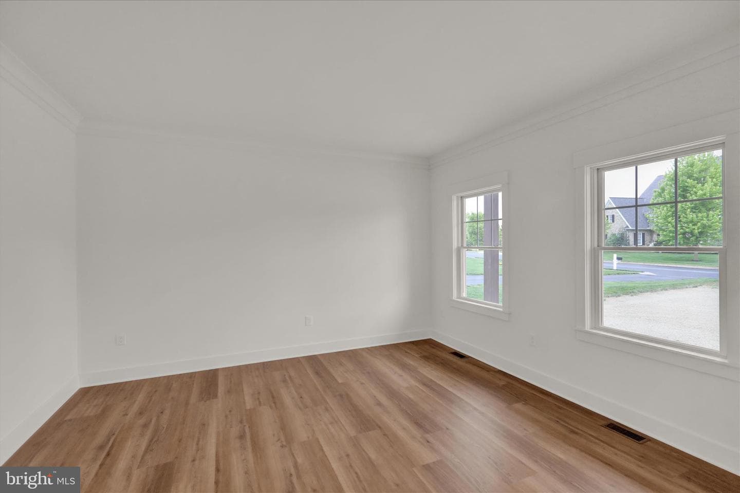 513 Cheltenham Court photo 31