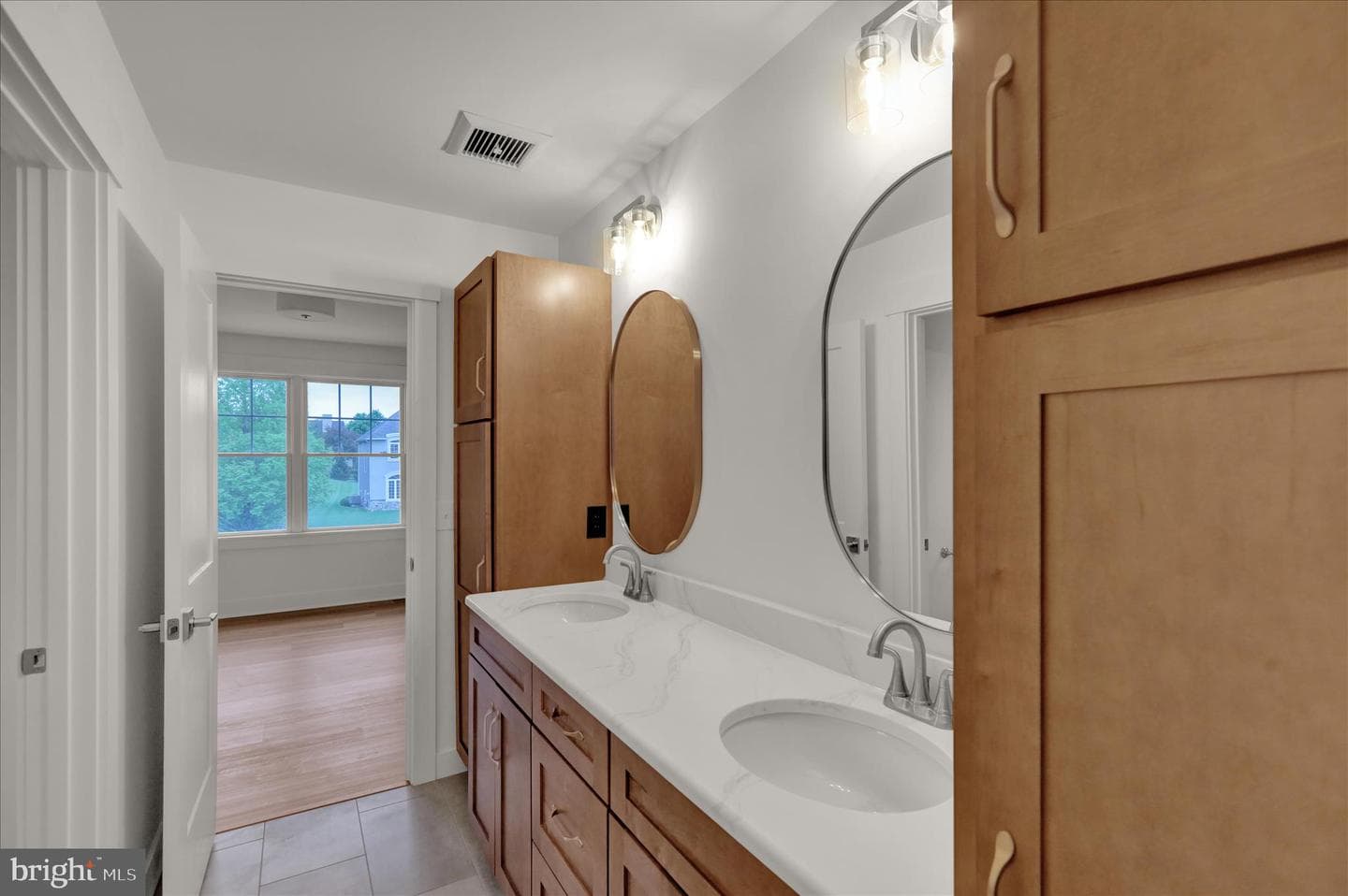 513 Cheltenham Court photo 49